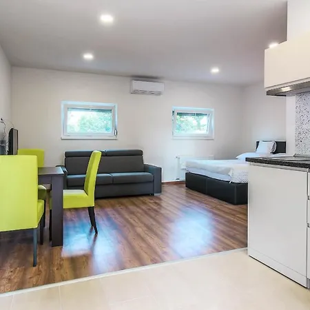 White 2 Apartment
